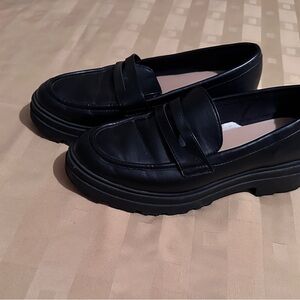 Classic Ladies Black Loafers Size 10 Like New